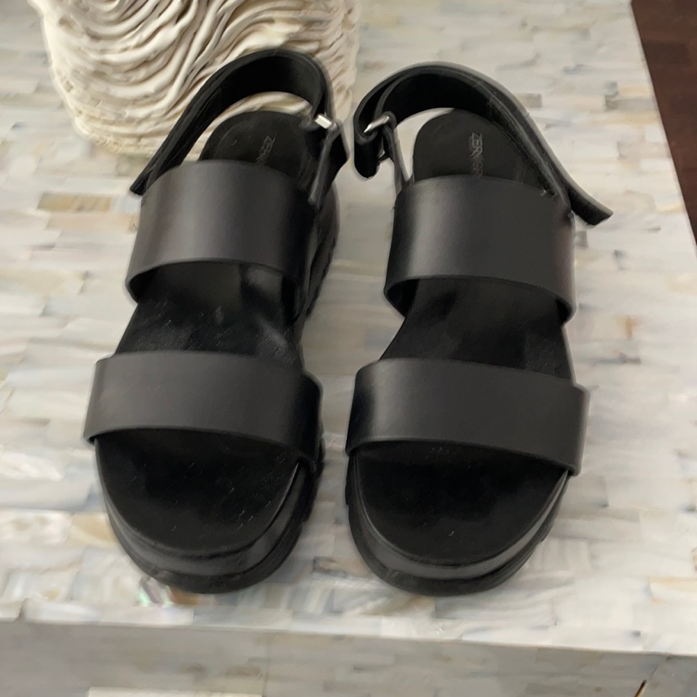 Cole Haan Sandals size 5. Black.